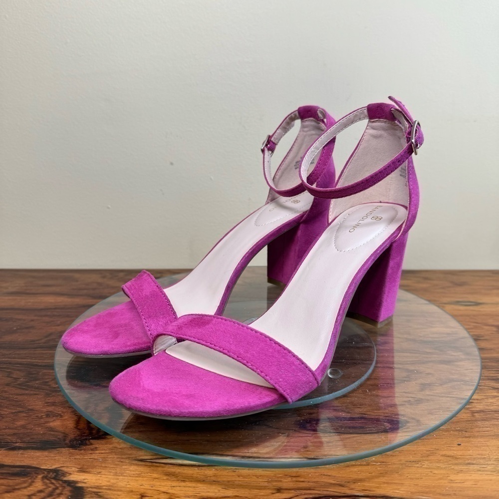 BANDOLINO Women's Armory Dress Sandals - Magenta Faux Suede